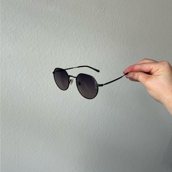 Black Sunglasses - Picture 4 of 7